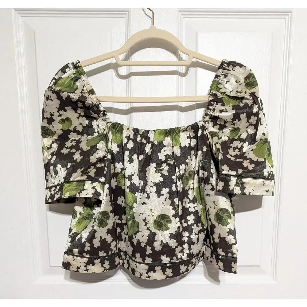 Tuckernuck Hydrangea Floral Top Size Medium Satin Short Sleeve NWT Crop Blouse
